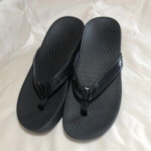 NWOT WHITIN  Black Sandals Size 8 .